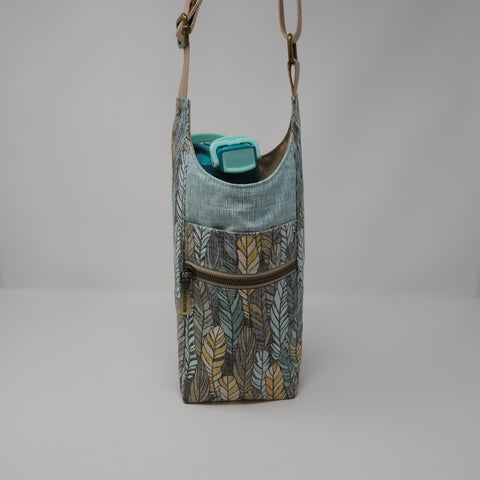 H2O2Go Crossbody Water Bottle Bag - Feathers
